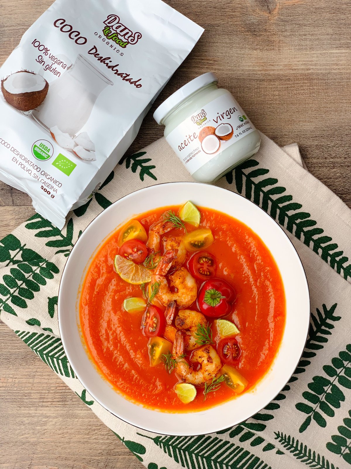 Camarones al curry rojo con salsa cremosa de leche de coco y tomate cherry