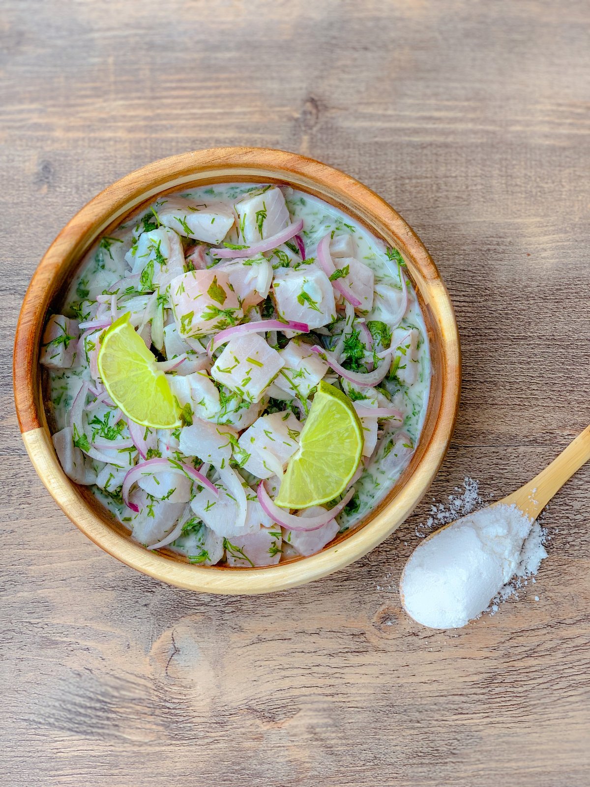 Ceviche de corvina con coco listo para servir como aperitivo