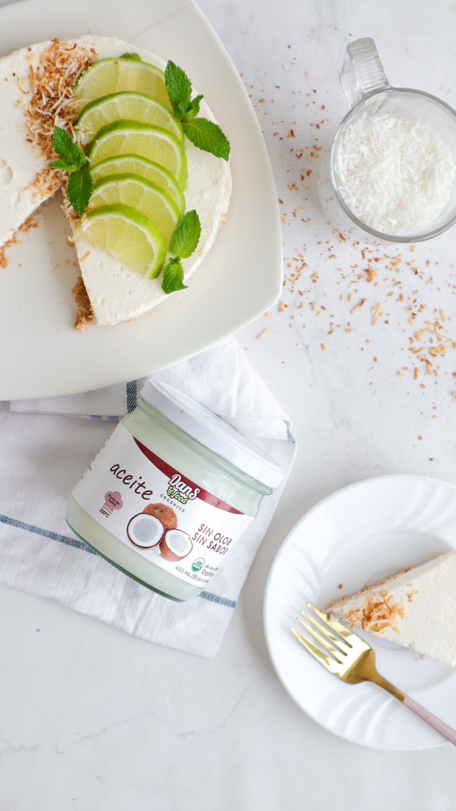 Cheesecake de coco y limón cremoso con base de harina de coco tostada