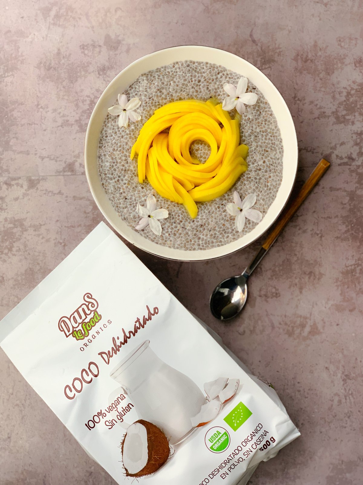 Chia pudding listo para servir como desayuno saludable